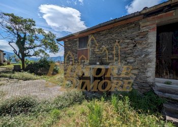 Esterno con entrata zona giorno.jpg - Porzione di casa Via dei Gigli 2, San Bernardino Verbano - foto 2