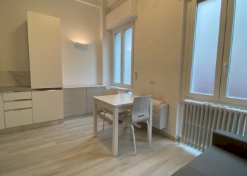 Zona giorno con cucina a vista - Two-room apartment Como - photo 3