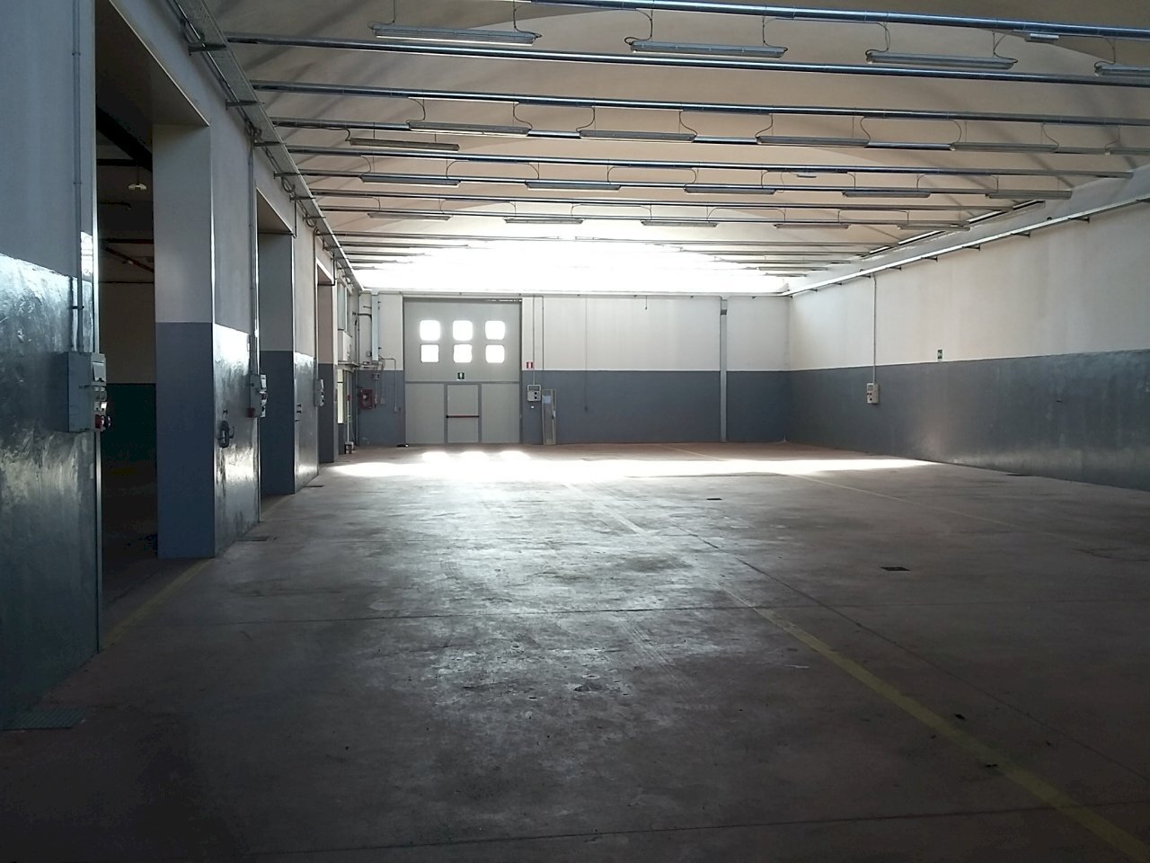 interno - Capannone via Papa Giovanni XXIII 100, Cardano al Campo - foto 1
