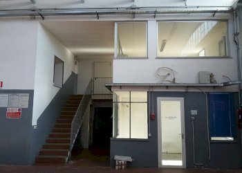 uffici - Capannone via Papa Giovanni XXIII 100, Cardano al Campo - foto 2