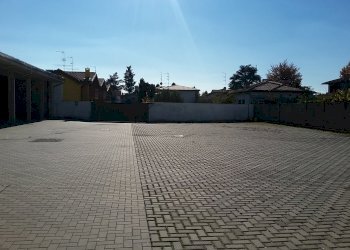 esterno - Capannone via Papa Giovanni XXIII 100, Cardano al Campo - foto 5