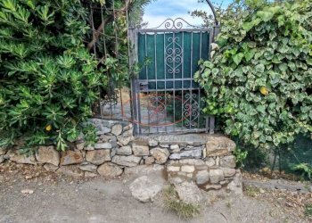 cancelletto pedonale laterale - Villa Via Privata del Poggio  39, Cervo - photo 20