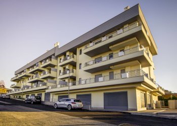 Locale Commerciale Via Leonardo Mellano, Roma (zona Acilia) - foto 3