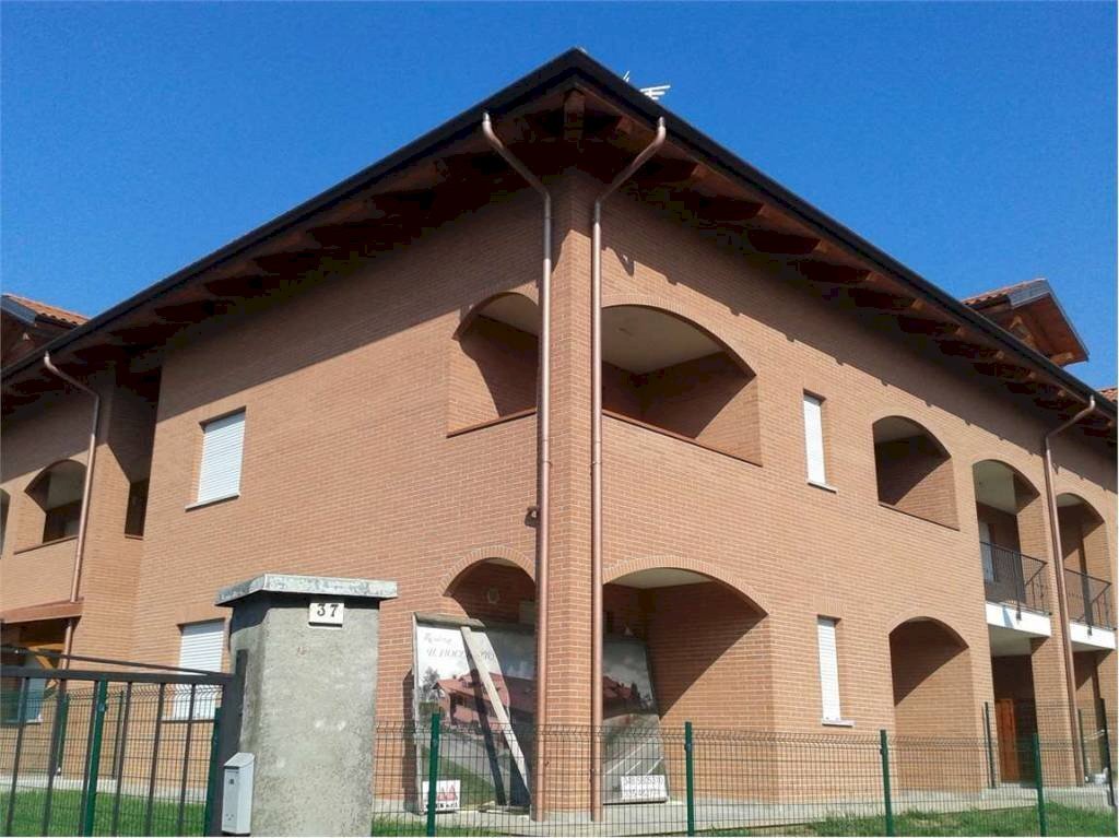 Facciata - Villa a Schiera via Croce, 39, San Maurizio Canavese - foto 1