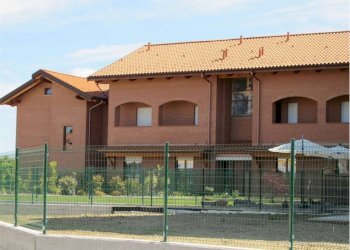 Facciata - Villa a Schiera via Croce, 39, San Maurizio Canavese - foto 12