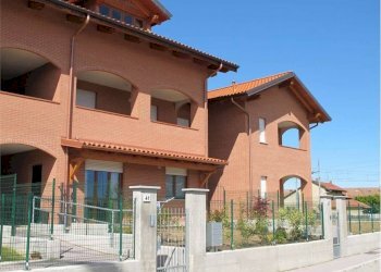 Facciata - Villa a Schiera via Croce, 39, San Maurizio Canavese - foto 13