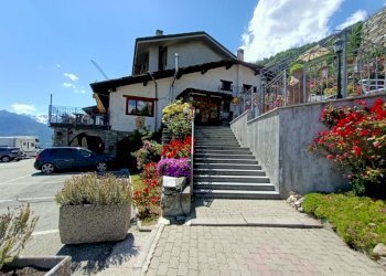 Locale Commerciale Frazione Beuve, 12, Sarre - foto 1