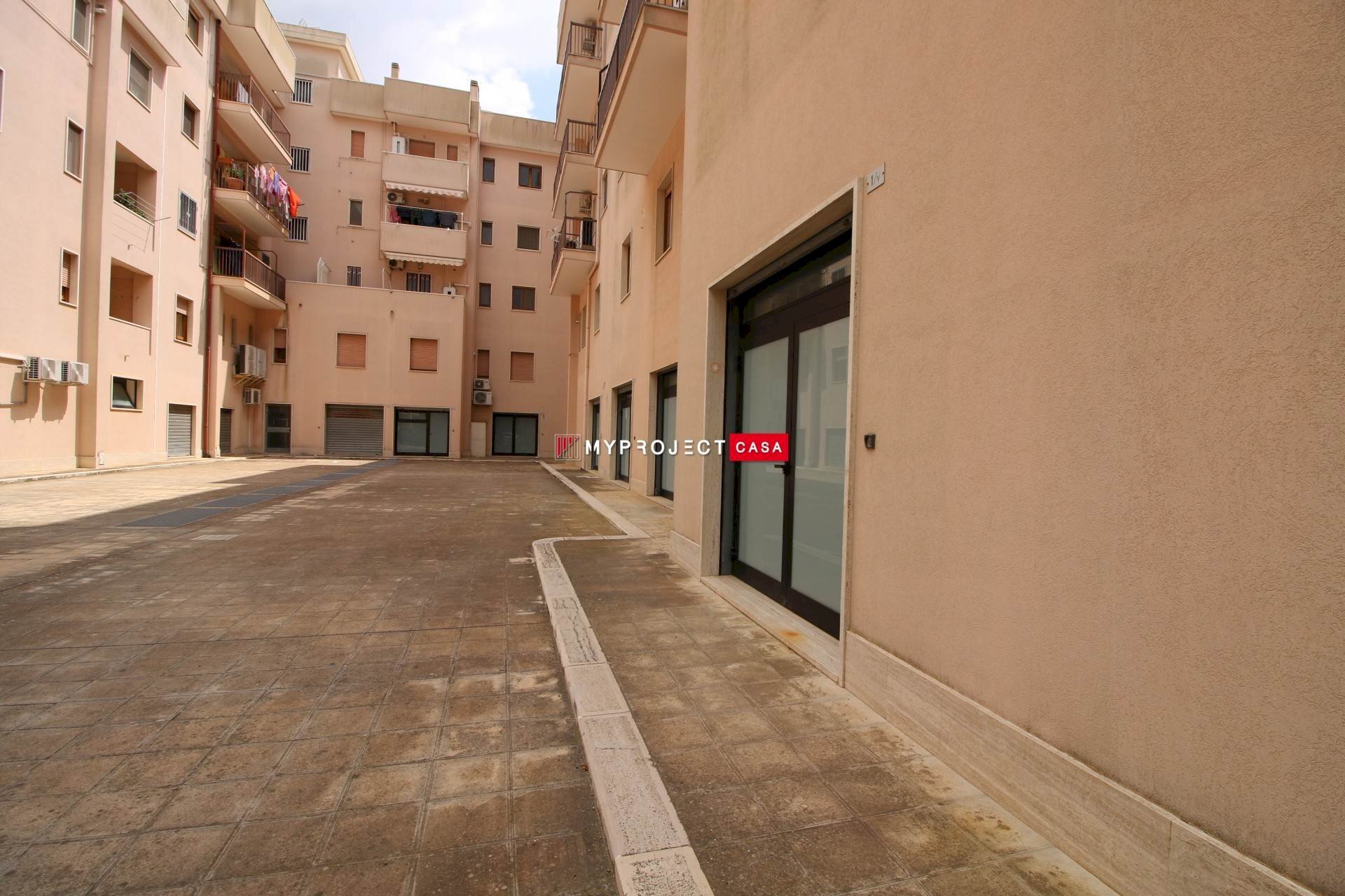 Negozio Via Madonna Piccola, Martina Franca - foto 2