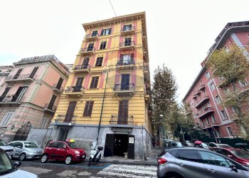 Locale Commerciale Via Aniello Falcone, Napoli (zona Vomero) - foto 5