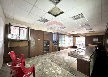 Locale Commerciale Via Aniello Falcone, Napoli (zona Vomero) - foto 9