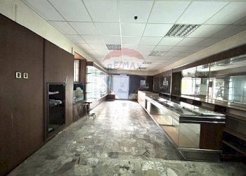 Locale Commerciale Via Aniello Falcone, Napoli (zona Vomero) - foto 11