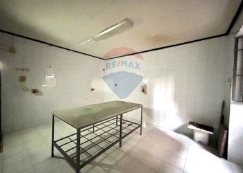 Locale Commerciale Via Aniello Falcone, Napoli (zona Vomero) - foto 18