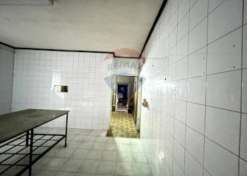 Locale Commerciale Via Aniello Falcone, Napoli (zona Vomero) - foto 20