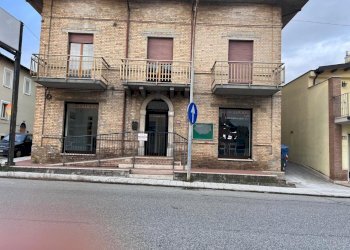 WhatsApp Image 2025-01-27 at 10.16.32.jpeg - Locale Commerciale Colli del Tronto - foto 8