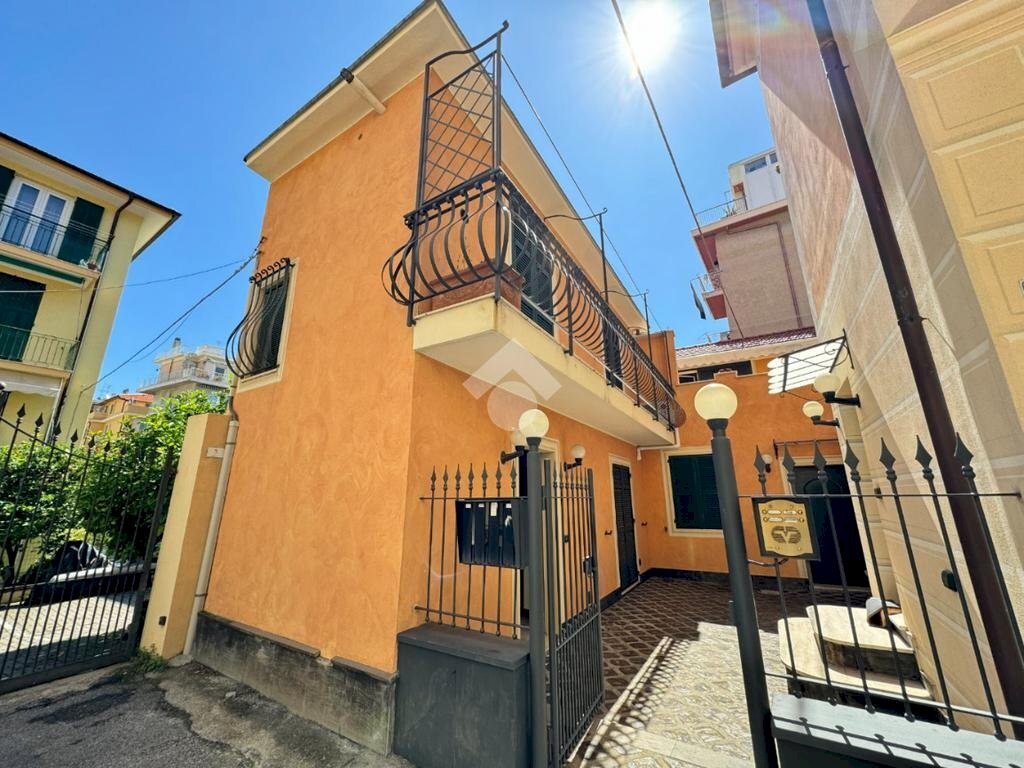 Casa semi indipendente Via Alessandro Manzoni, Alassio - foto 2
