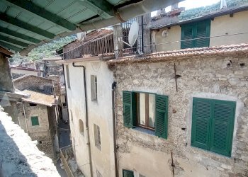 Trilocale via dante alighieri, 22, Dolceacqua - foto 10