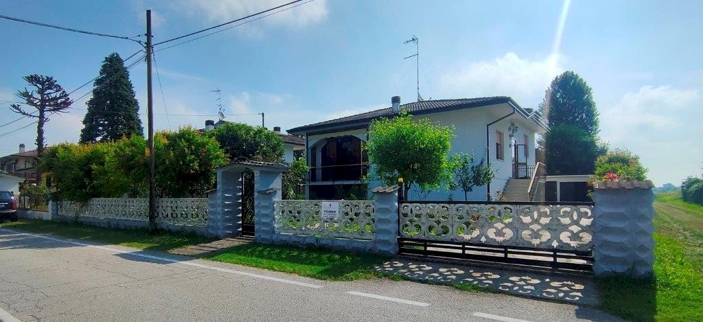 Single Family Villa Stienta - photo 1