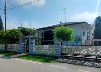 Villa Unifamiliare Stienta - foto 1