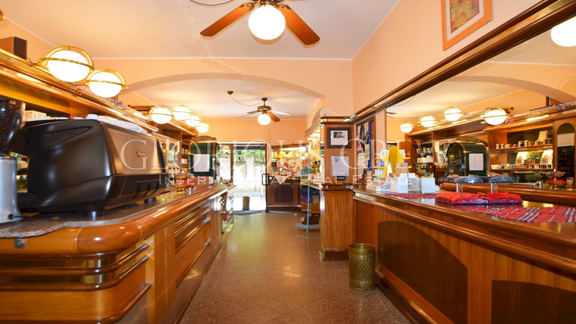 Negozio V. Francesco Cusani, Carate Brianza - foto 1