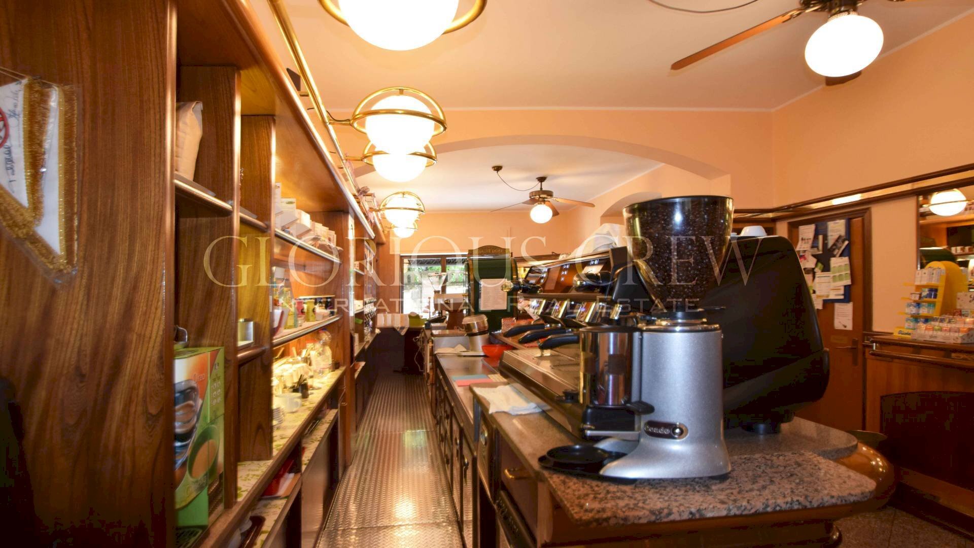 Negozio V. Francesco Cusani, Carate Brianza - foto 3