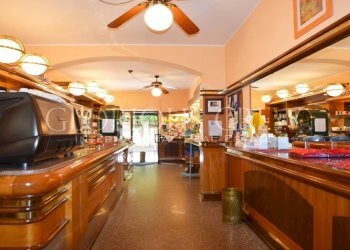 Negozio V. Francesco Cusani, Carate Brianza - foto 1