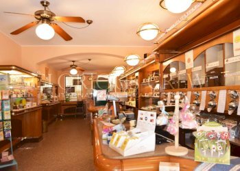 Negozio V. Francesco Cusani, Carate Brianza - foto 2