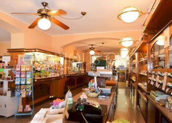 Negozio V. Francesco Cusani, Carate Brianza - foto 4