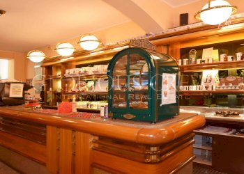 Negozio V. Francesco Cusani, Carate Brianza - foto 5