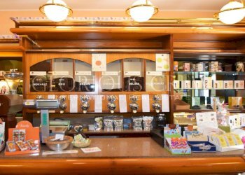 Negozio V. Francesco Cusani, Carate Brianza - foto 6