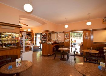 Negozio V. Francesco Cusani, Carate Brianza - foto 9