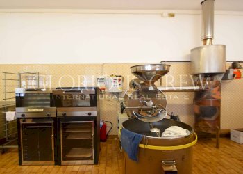 Negozio V. Francesco Cusani, Carate Brianza - foto 13