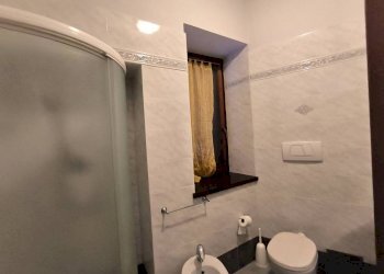 Bagno - Appartamento via Porta di Vasco, 7, Mondovì - foto 8