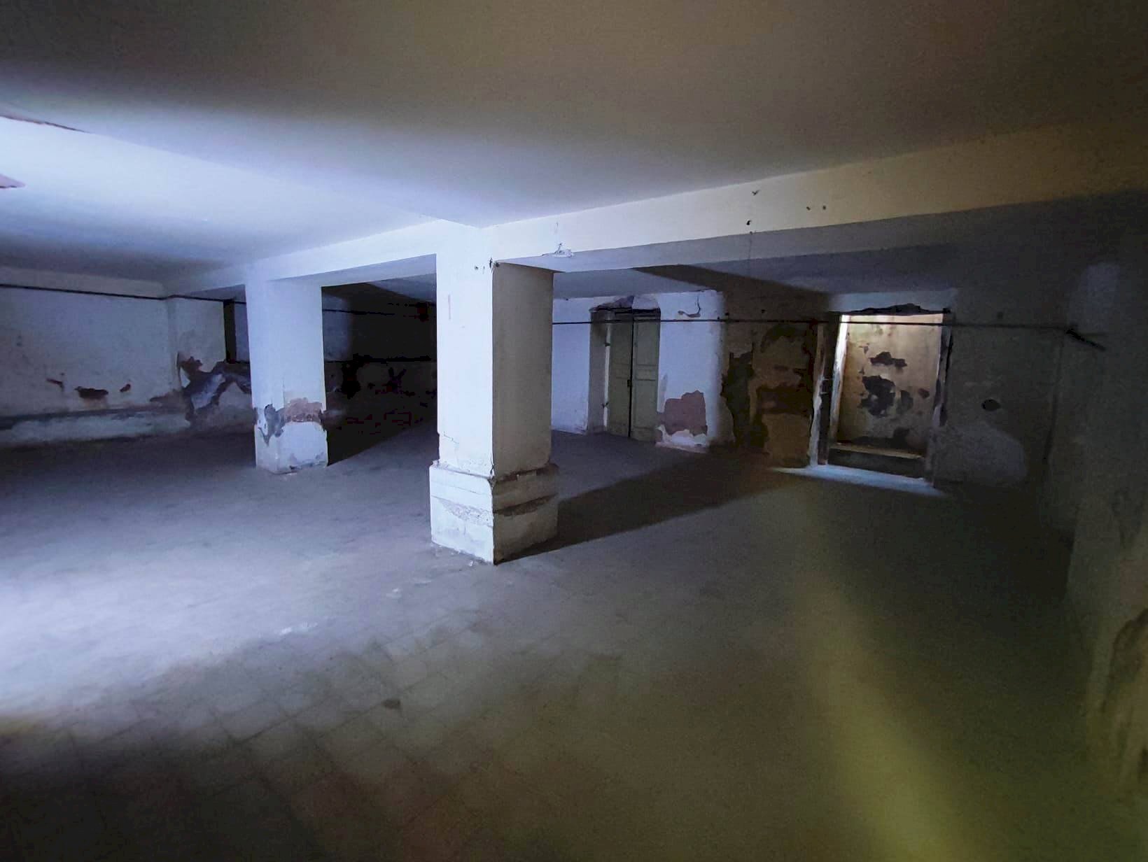 Magazzino Via Conte Di Torino, Catania - foto 2