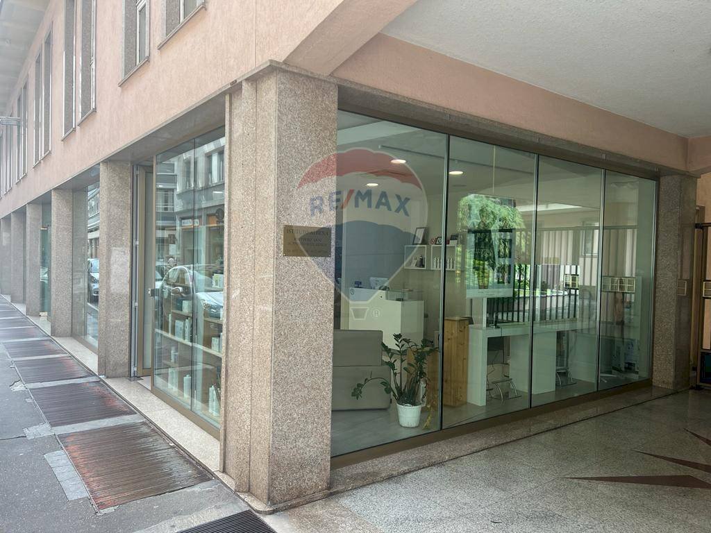 Negozio VIA CAVOUR, Varese - foto 1