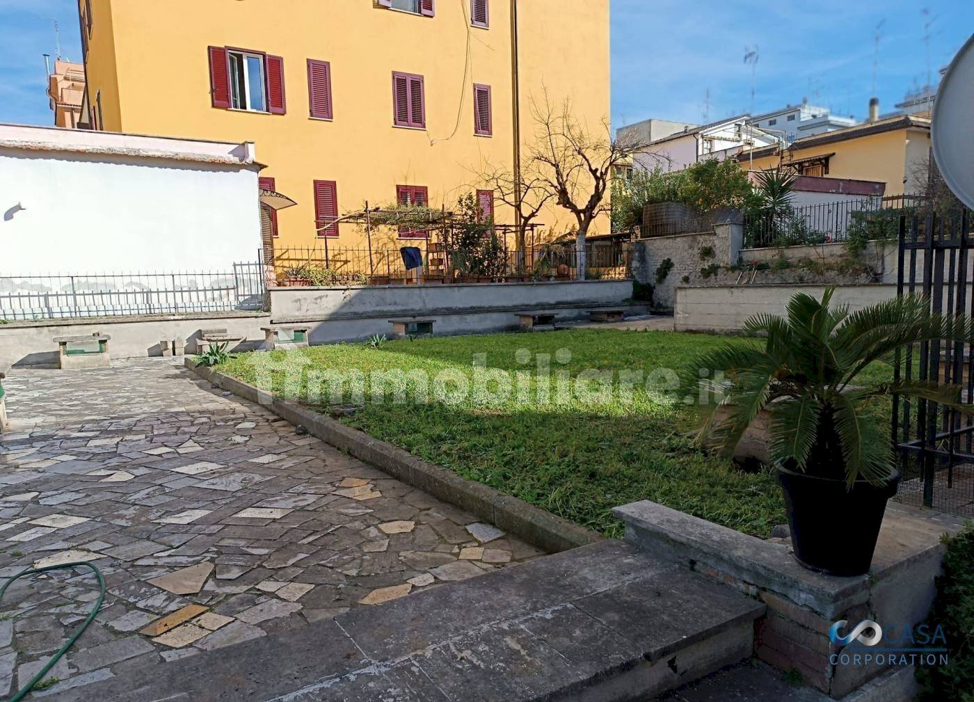 Three-room apartment Via Dei Fiori, Roma (neighborhood Alessandrino) - photo 1