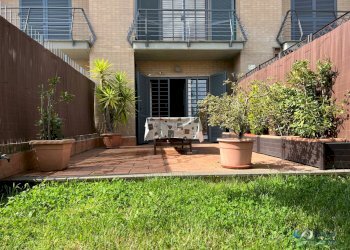 Villa a Schiera Via Montecompatri, Roma - foto 1