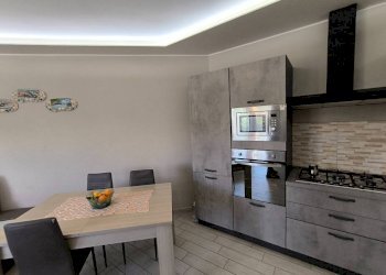 Cucina - Trilocale via Selene, Carrù - foto 4
