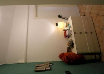 Stanza arredata - Bilocale Genova (zona Bolzaneto) - foto 12