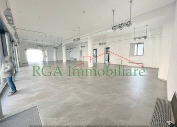 negozio - Negozio largo Nicolò Rezzara, 7, Bergamo - foto 4