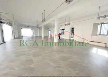 negozio - Negozio largo Nicolò Rezzara, 7, Bergamo - foto 6