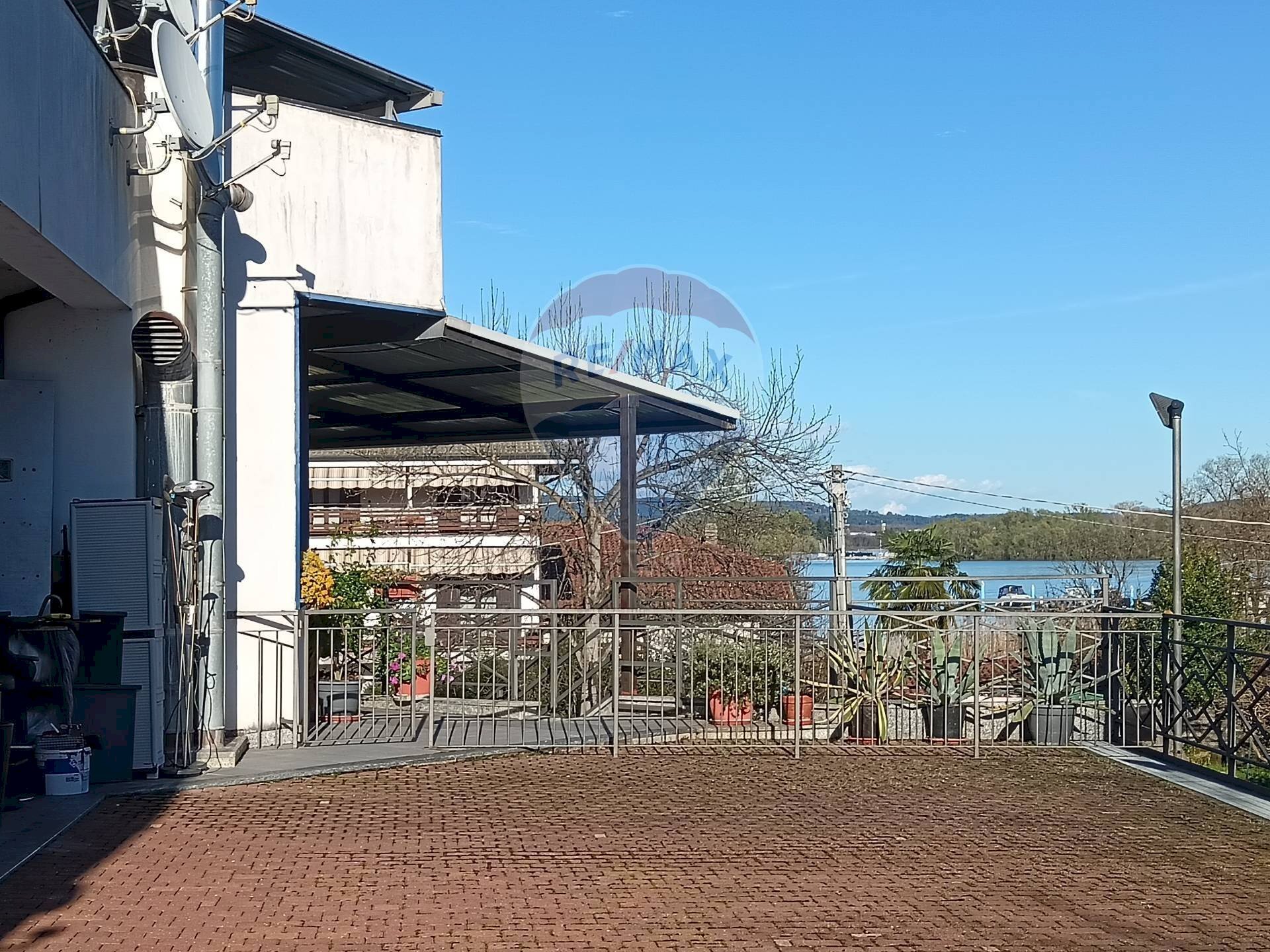 Stabile - Palazzo Via Amalfi, 109 
 Dormelletto, Dormelletto - foto 1