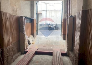 Box Via Monte di Dio, Napoli (zona San Ferdinando) - foto 8