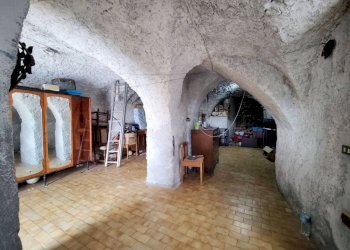 magazzino - Four-room apartment via Borgo Barnati, Pontedassio - photo 18