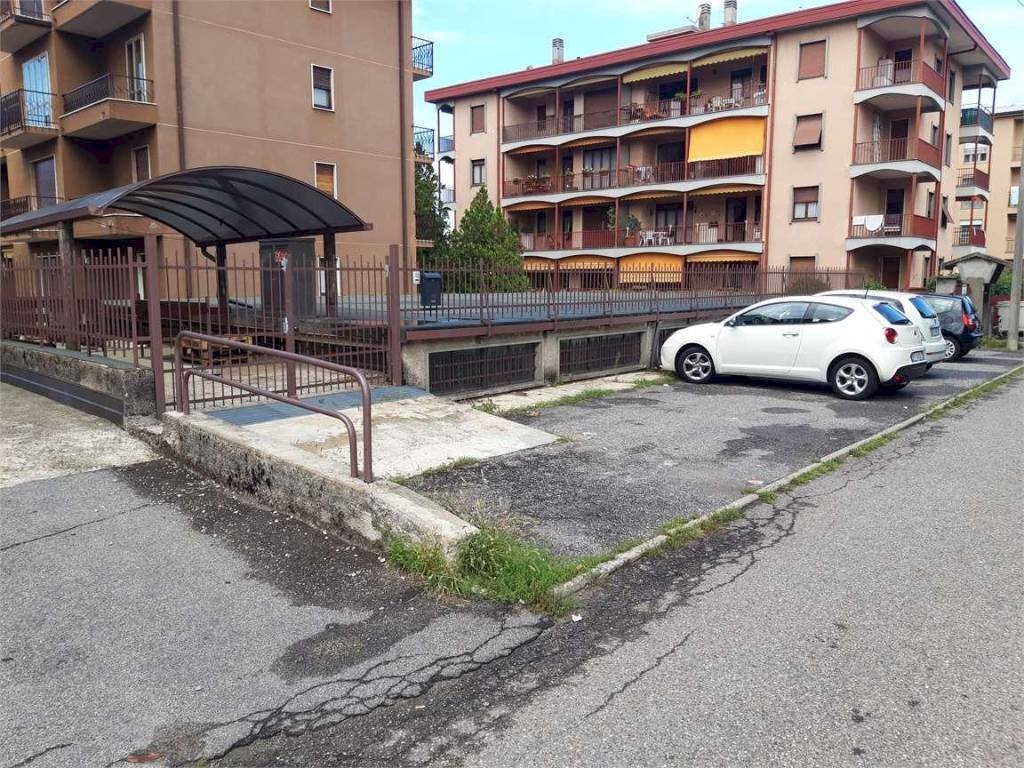 Warehouse via Fratelli Rosselli, 1, Varese - photo 1