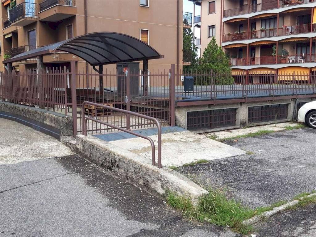 Warehouse via Fratelli Rosselli, 1, Varese - photo 2