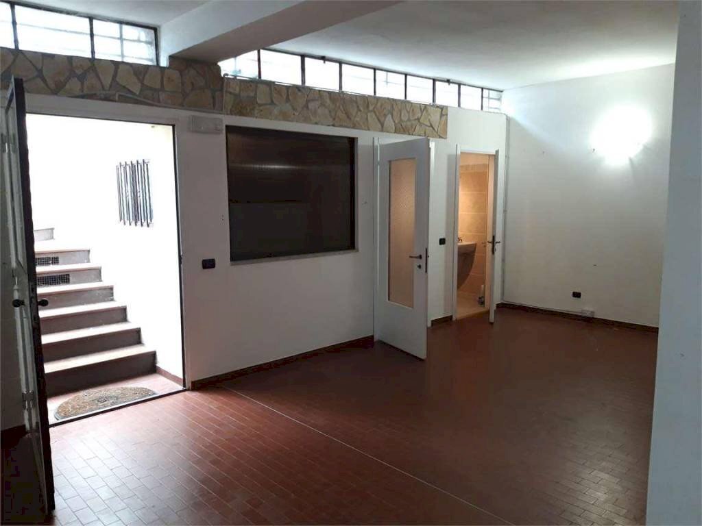 Warehouse via Fratelli Rosselli, 1, Varese - photo 3