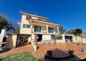 Facciata - Villa via debbio, Bolano - foto 5