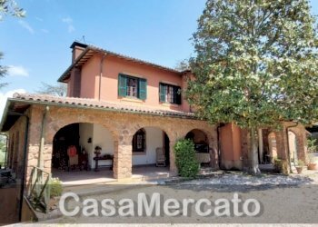 2e.jpg - Villa Viale Vittorio Veneto 114, Grottaferrata - foto 2