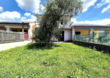 02.jpg - Villa a Schiera Via Bozzi 103, Luni - foto 2