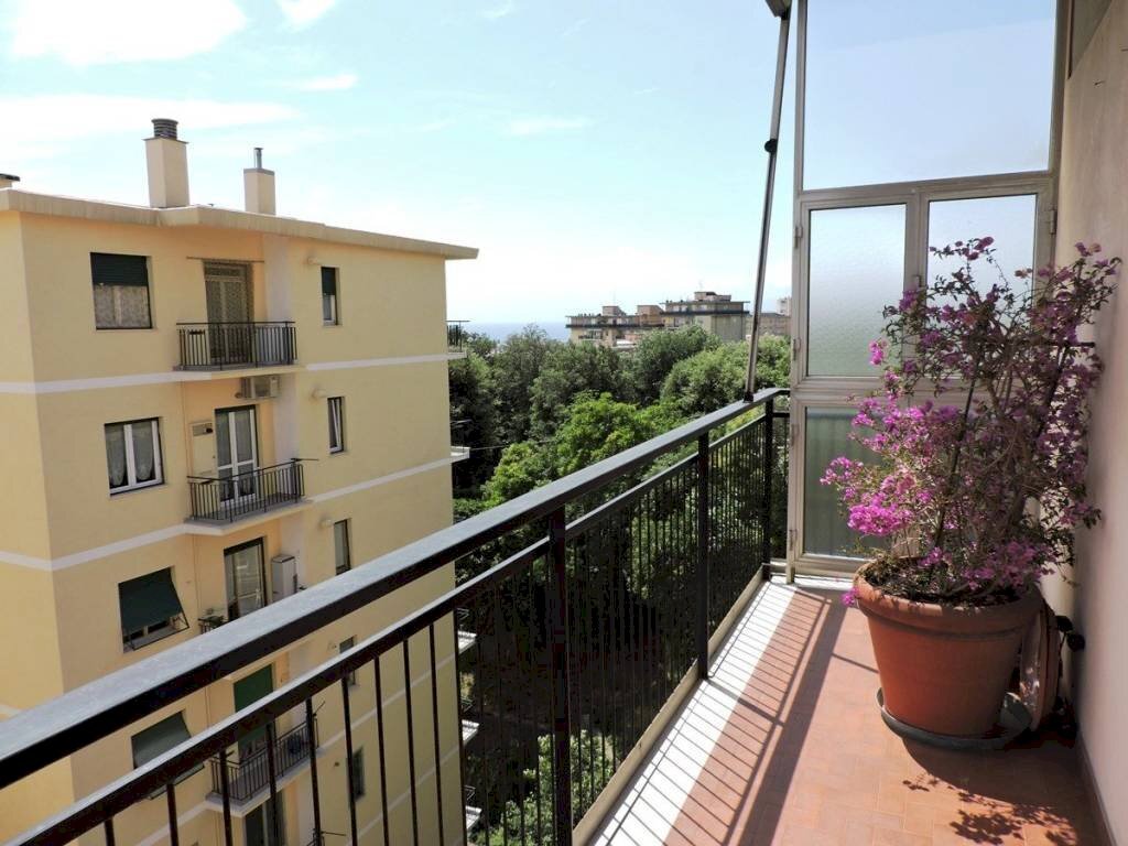 BALCONE - Trilocale via Bartolomeo Carrea, 8, Genova (zona Sampierdarena) - foto 1